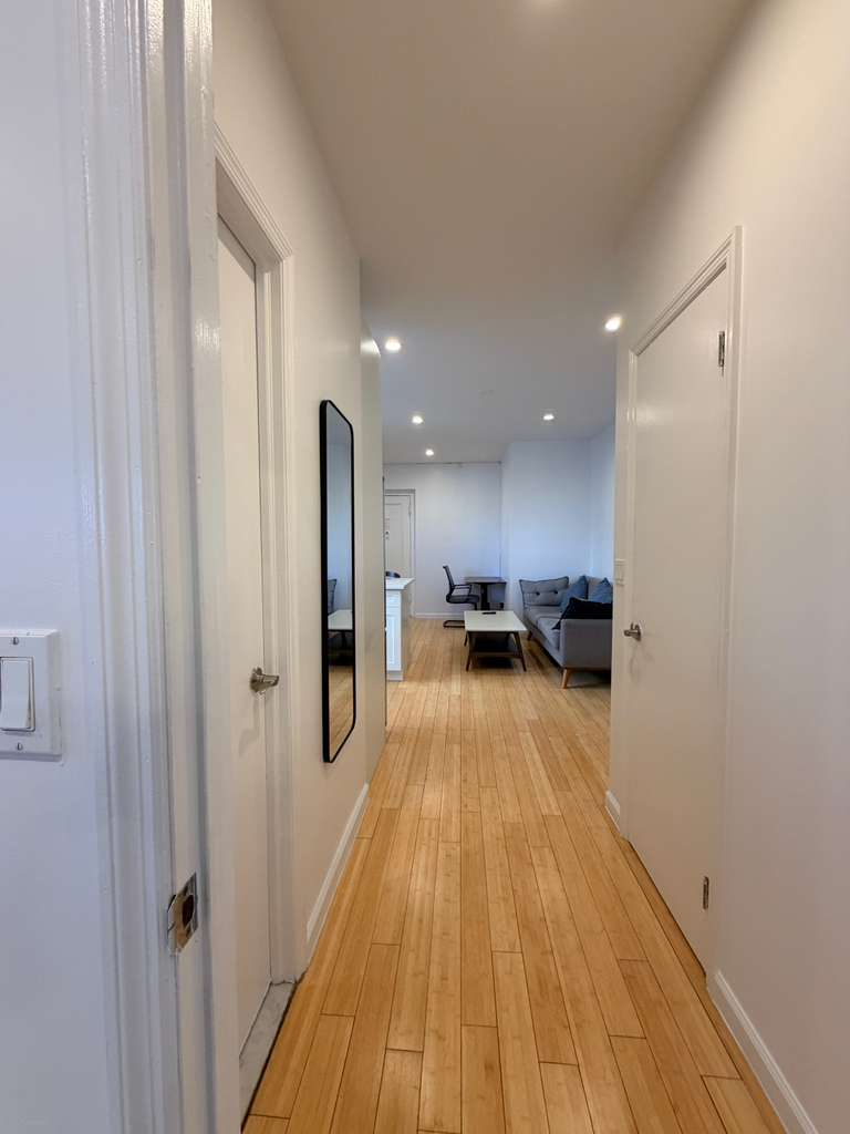 Exquisite Fort George 2BR in Elevator Laundry Building Close to Subways - Photo 5