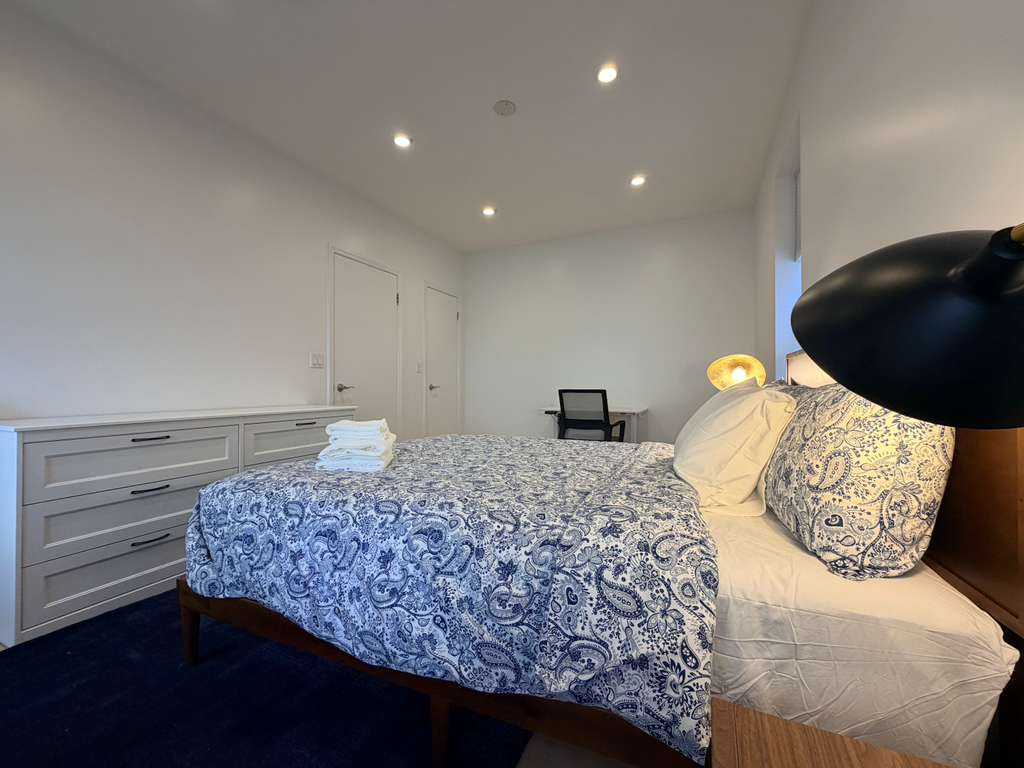 Exquisite Fort George 2BR in Elevator Laundry Building Close to Subways - Photo 9