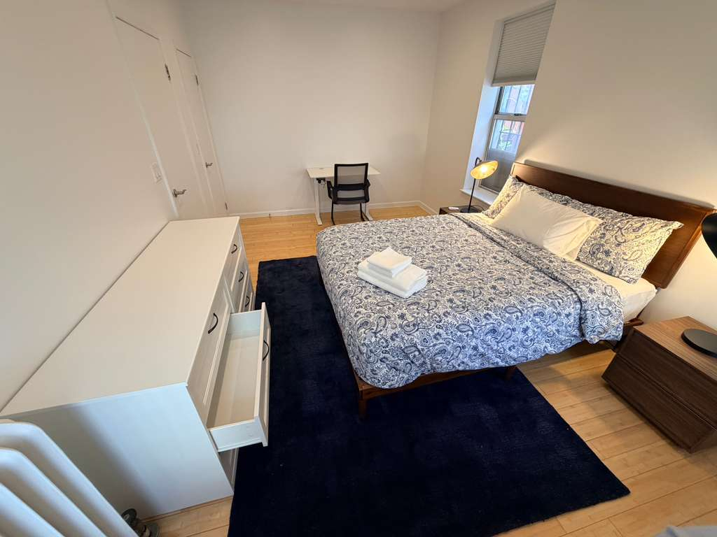 Exquisite Fort George 2BR in Elevator Laundry Building Close to Subways - Photo 1