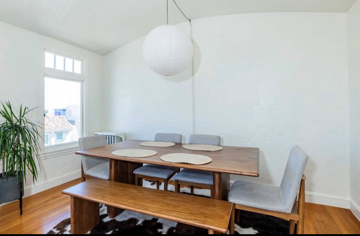 Charming Top-Floor Marina Apartment - Photo 2