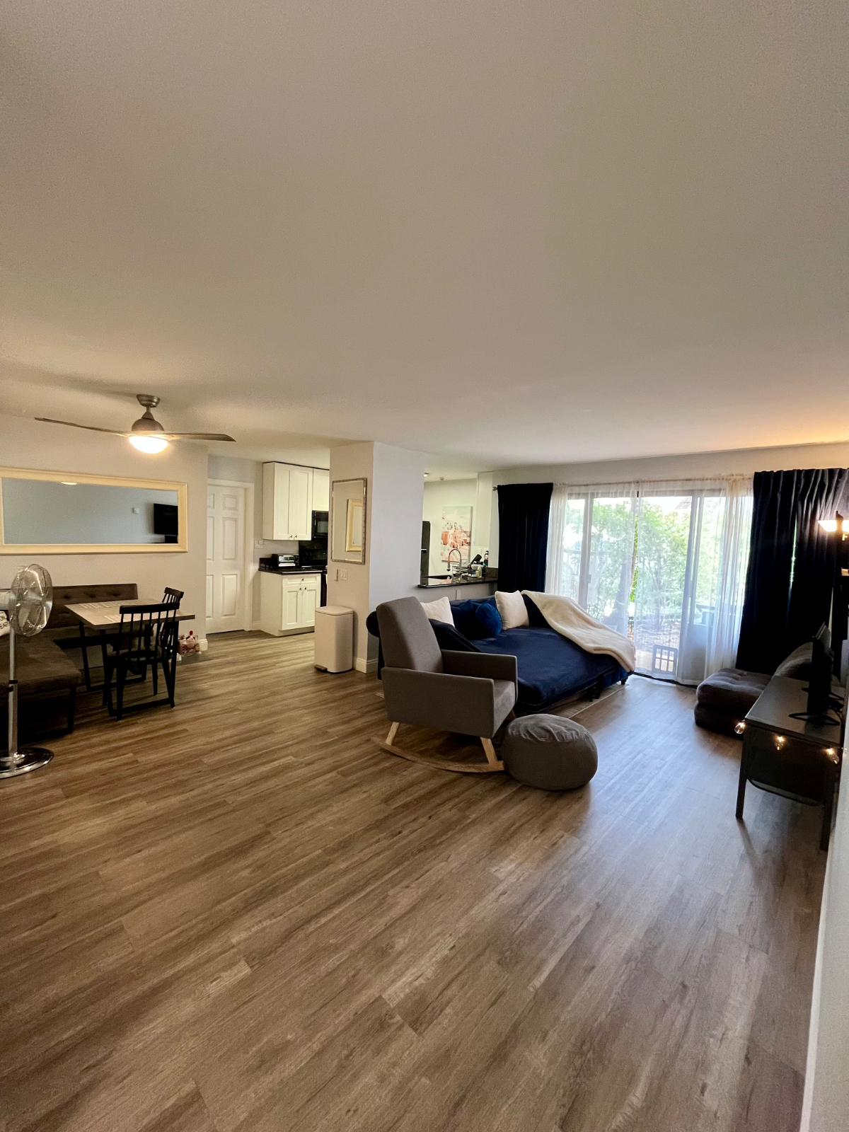 Beautiful Master Bedroom available in a 2 bedroom condo - Photo 6