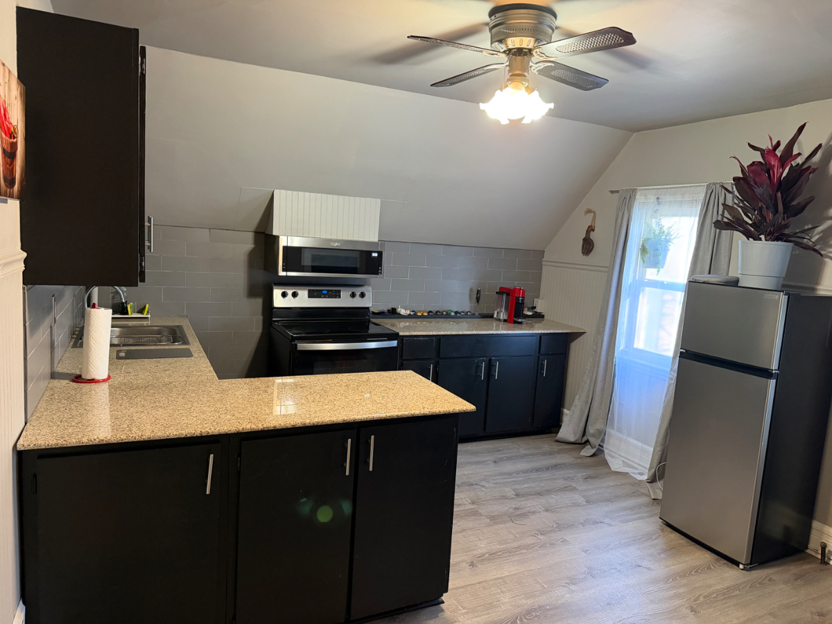 Quiet, executive 1 bedroom, just minutes from UMMC and the VA, with clear rent tiers including furn - Photo 3