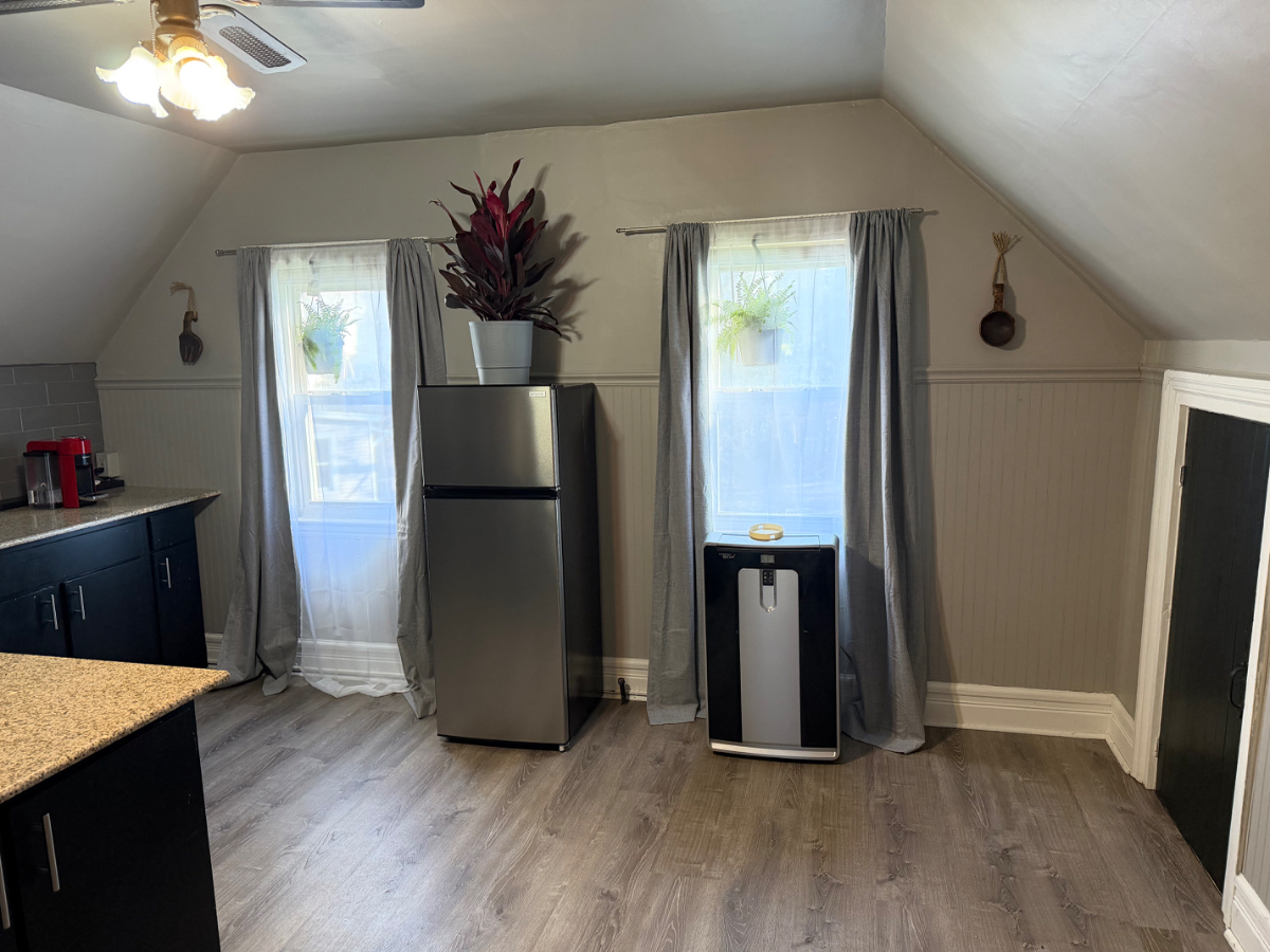 Quiet, executive 1 bedroom, just minutes from UMMC and the VA, with clear rent tiers including furn - Photo 2