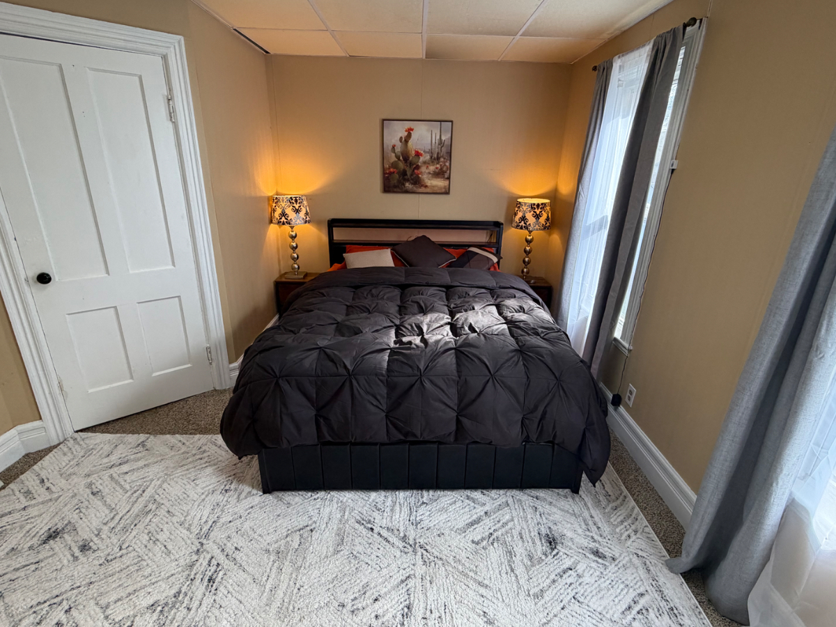 Quiet, executive 1 bedroom, just minutes from UMMC and the VA, with clear rent tiers including furn - Photo 1