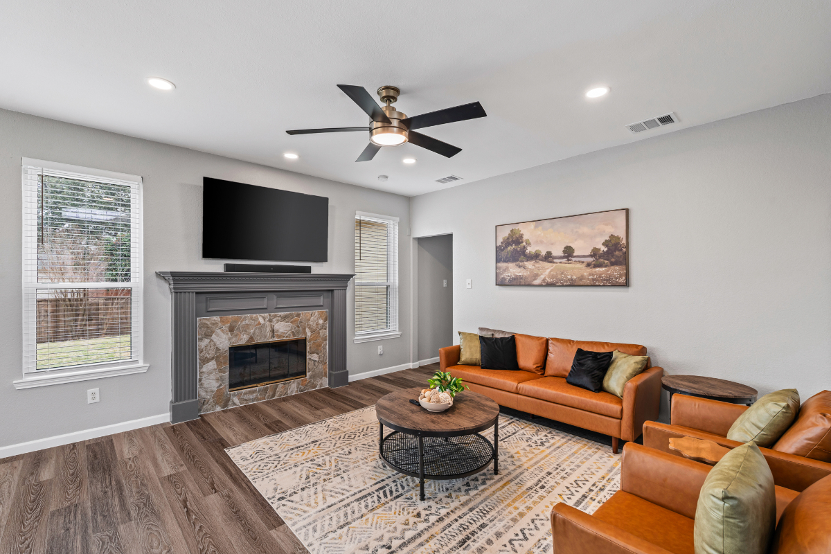 Frisco Extended Stay 4BR - Game Room - Spacious Fully Fenced Backyard - Photo 1