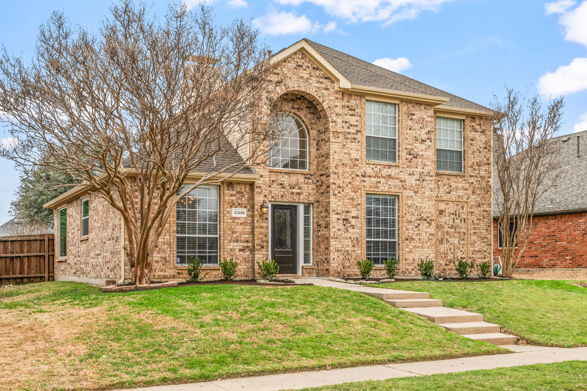 Frisco Extended Stay 4BR - Game Room - Spacious Fully Fenced Backyard - Photo 4