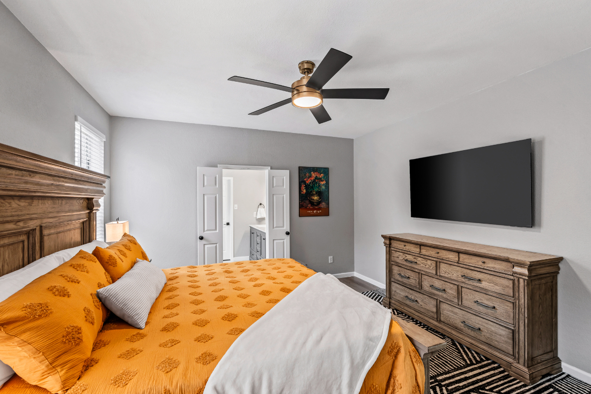 Frisco Extended Stay 4BR  - Game Room - Spacious Fully Fenced Backyard - Photo 11