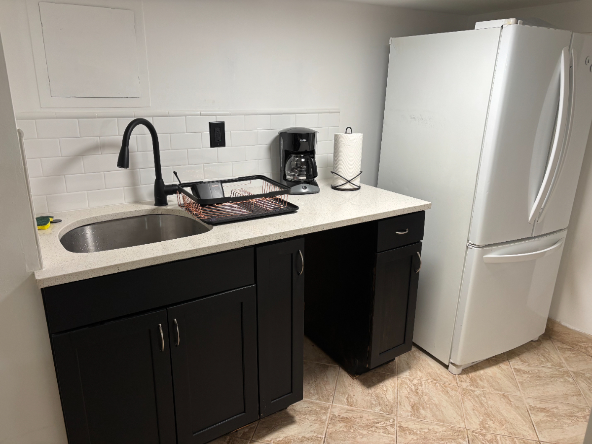 Minutes to NYC. Large 1BR Apartment with Private Entrance (Female Renters ONLY) - Photo 2