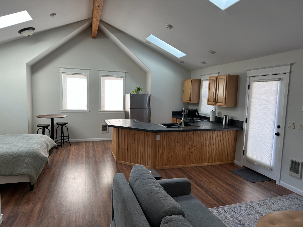 Charming Detached Studio in NW Bend - Photo 3