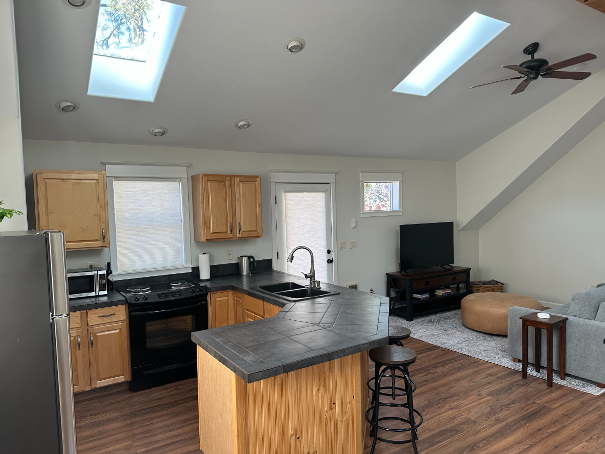 Charming Detached Studio in NW Bend - Photo 6