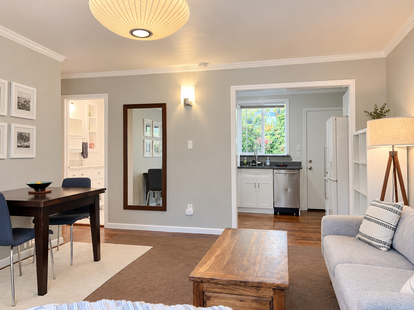 Top floor private in-law studio w/ full kitchen, easy unlimited street parking, and private in-unit laundry! - Photo 5