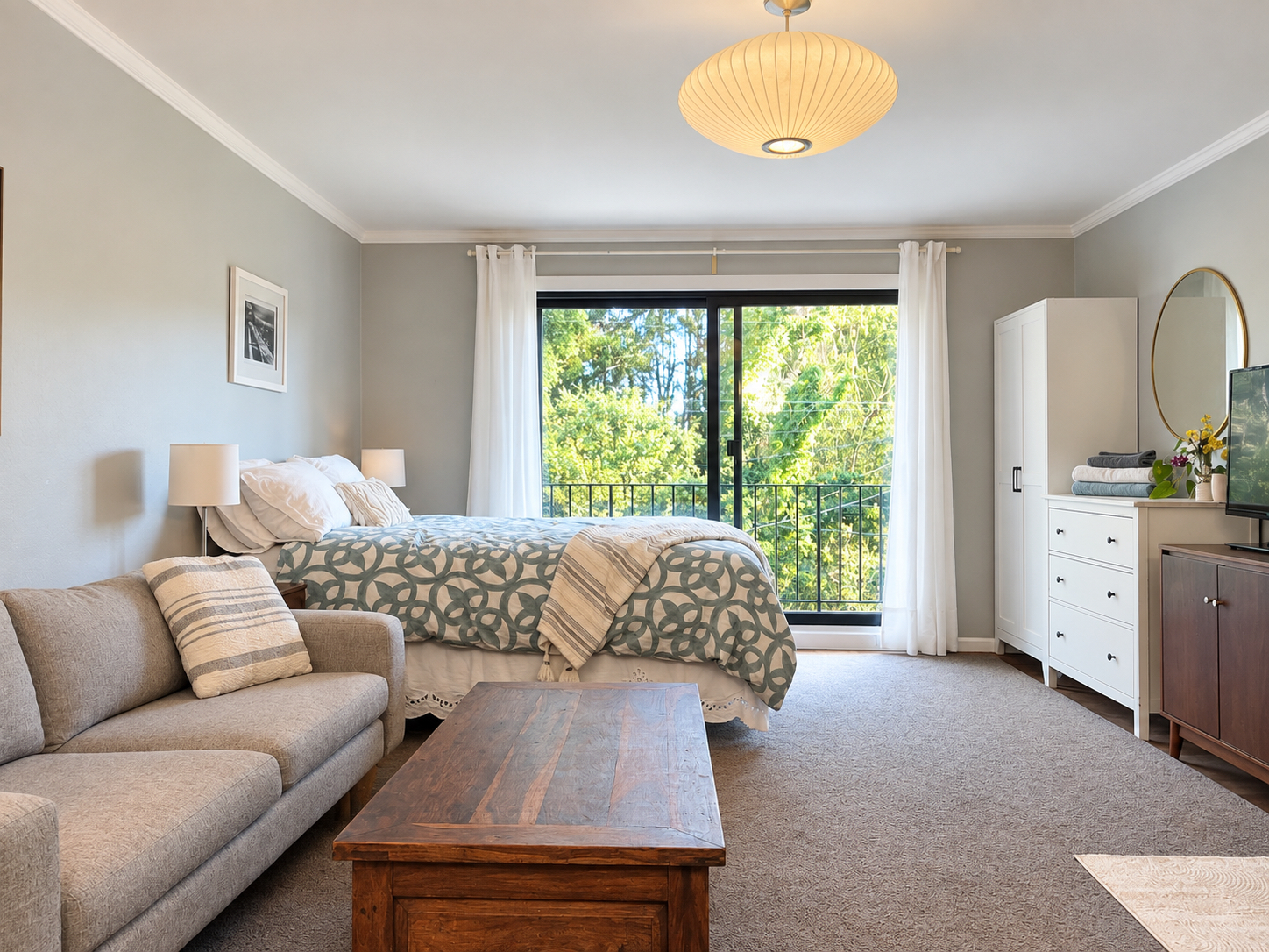 Top floor private in-law studio w/ full kitchen, easy unlimited street parking, and private in-unit laundry! - Photo 1