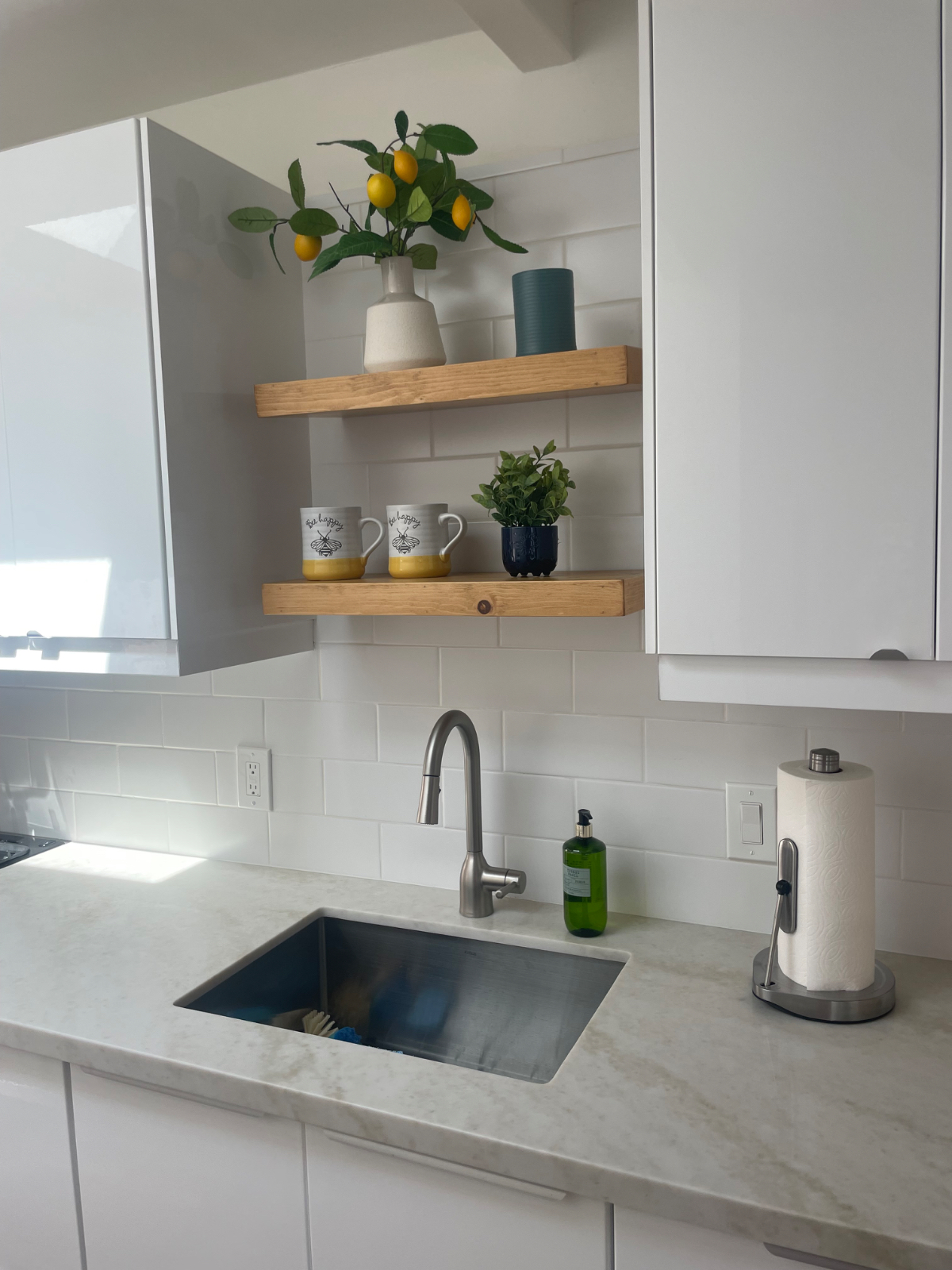 Stunning Fully Furnished 1 BR/1 BA upstairs apartment- steps to the sand in South Mission Beach - Photo 6