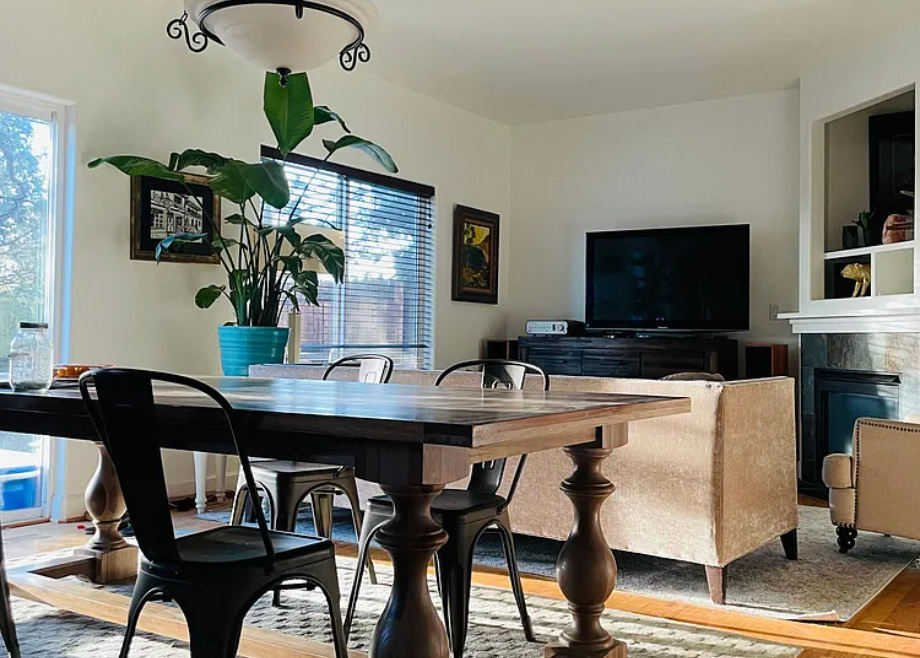 4-bdrm, 2.5 bath, pet-friendly, Easy Access to downtown, centrally located, close to Mt Bachelor - Photo 2