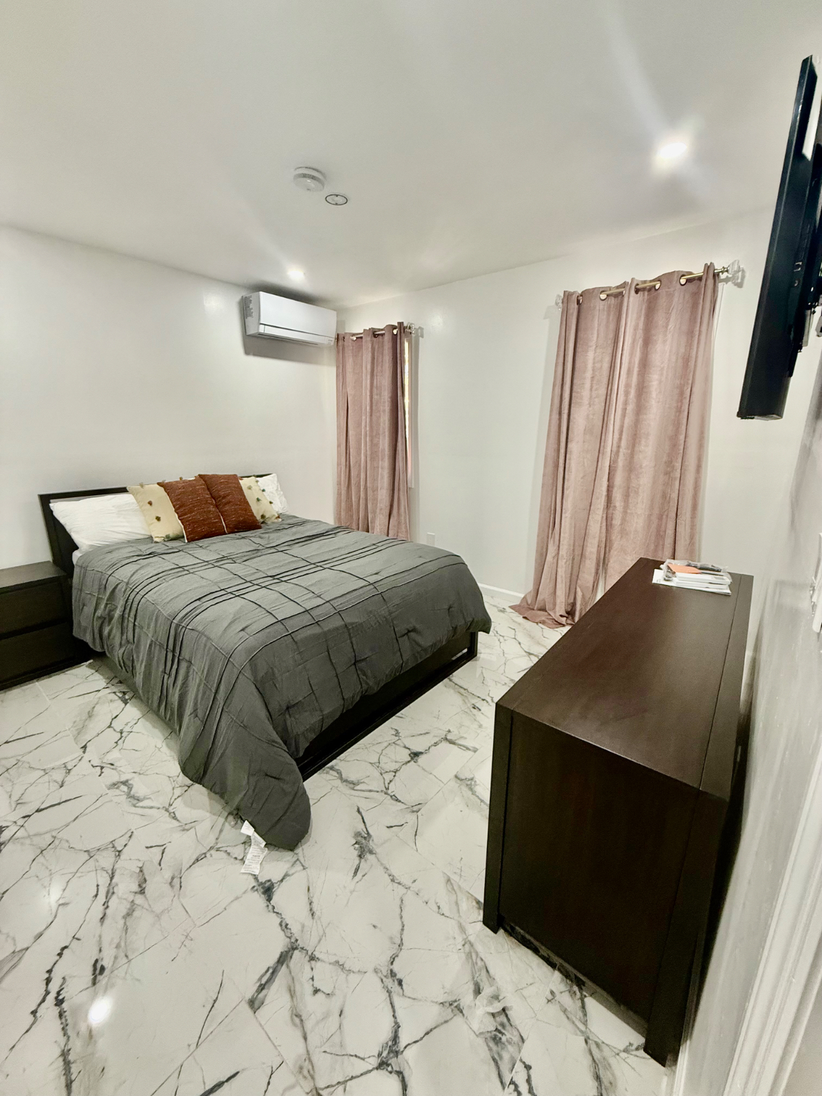 Stylish apartment in Fresh Meadows, Queens - Photo 2