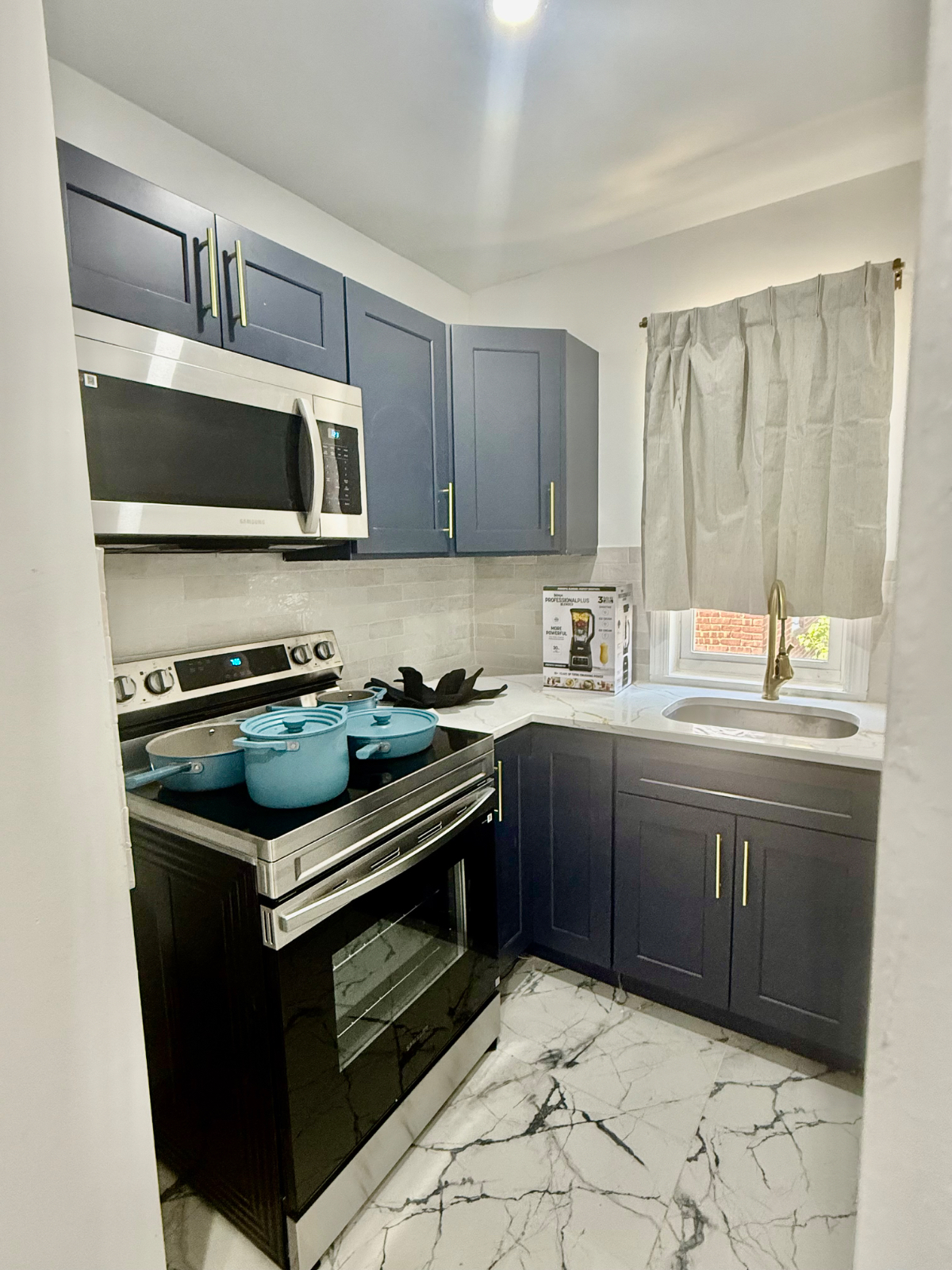 Stylish apartment in Fresh Meadows, Queens - Photo 5