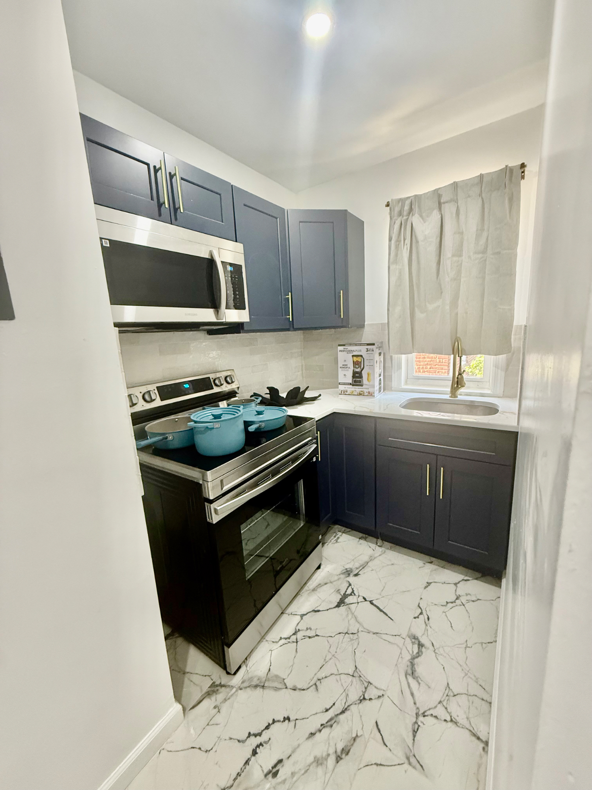 Stylish apartment in Fresh Meadows, Queens - Photo 6