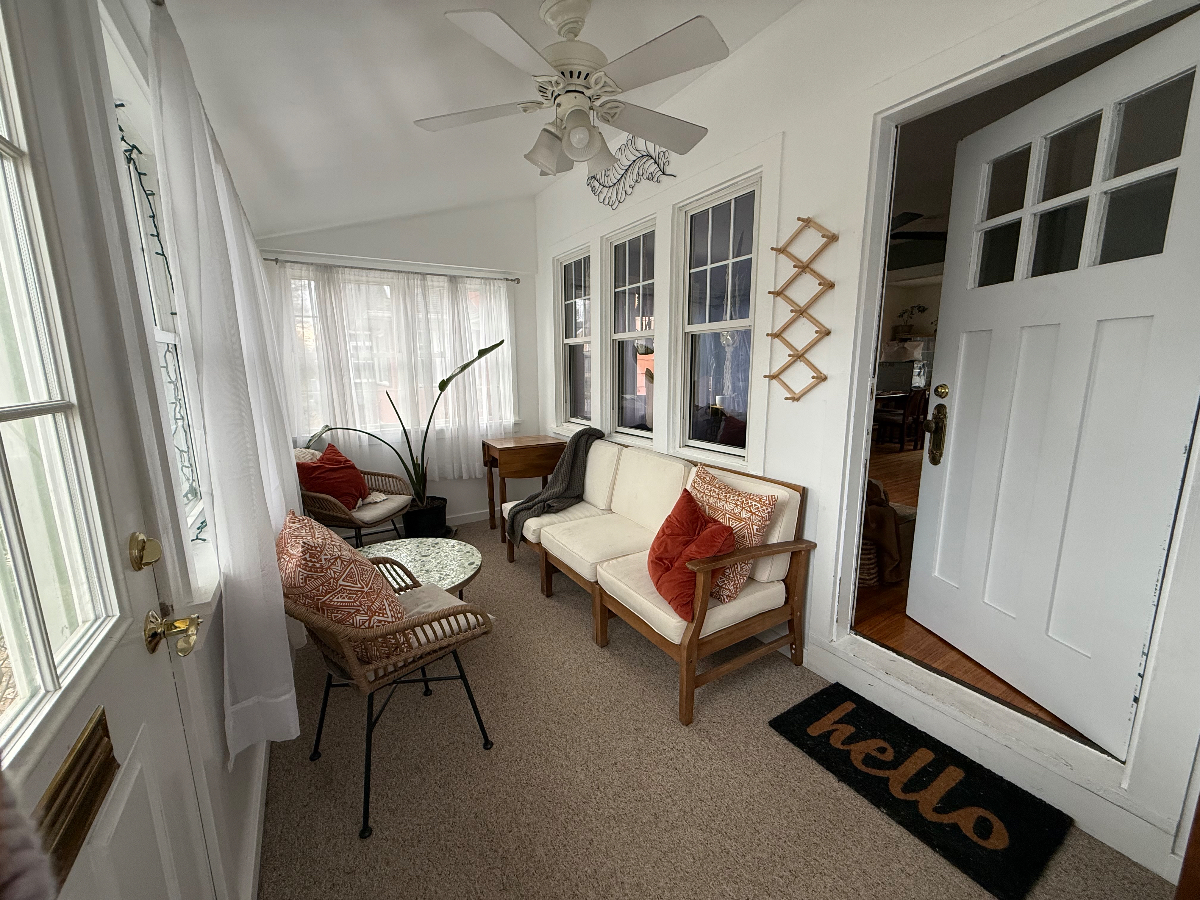 Charming Cottage in NWV - Photo 3