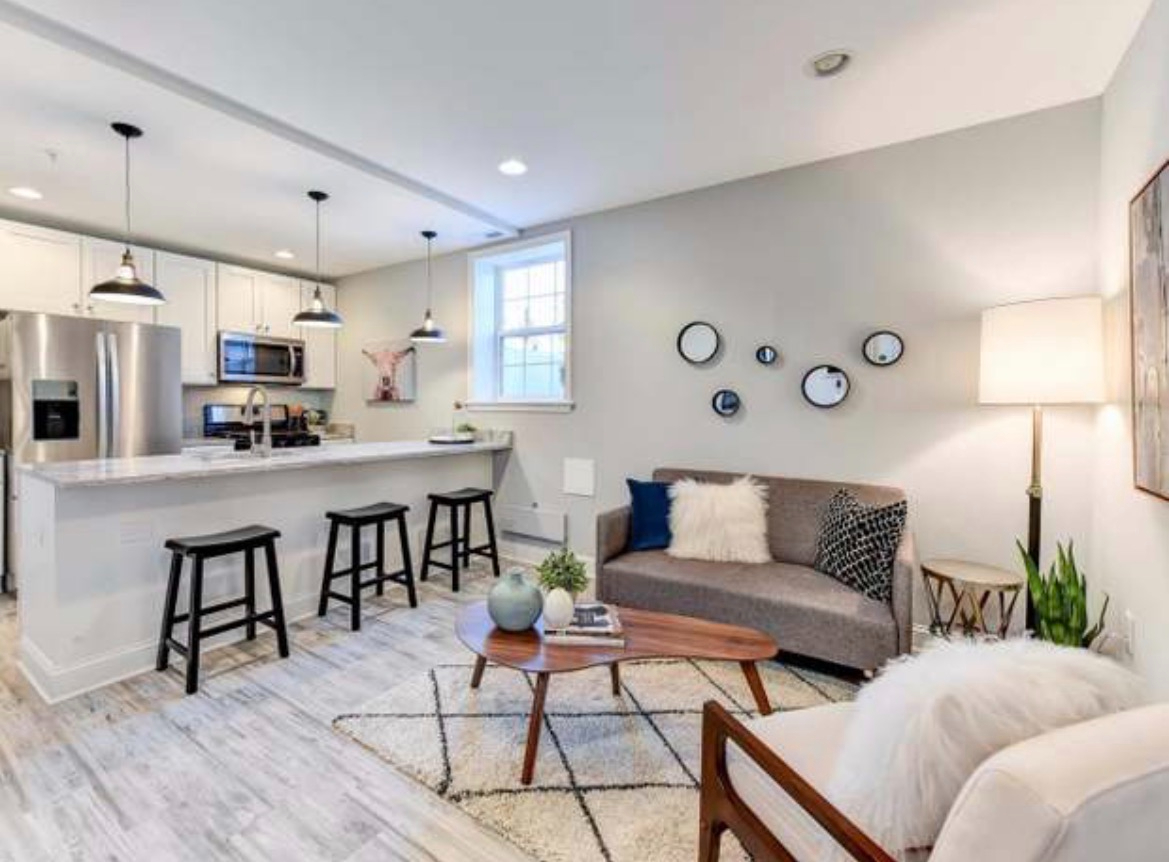 Comfortable Two-Bedroom Condo with Private Outdoor Space and Parking - Photo 2