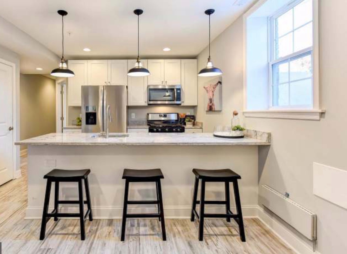 Comfortable Two-Bedroom Condo with Private Outdoor Space and Parking - Photo 3