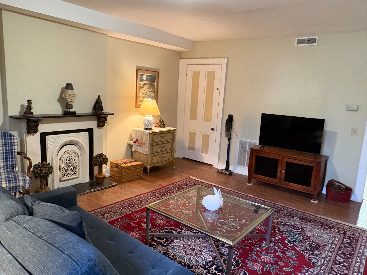 One Bedroom Apartment in History's Home Town Apt 1 - Photo 2