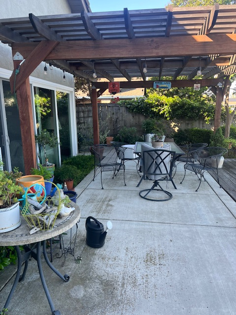 Lakefront property in a nice neighborhood - Photo 6