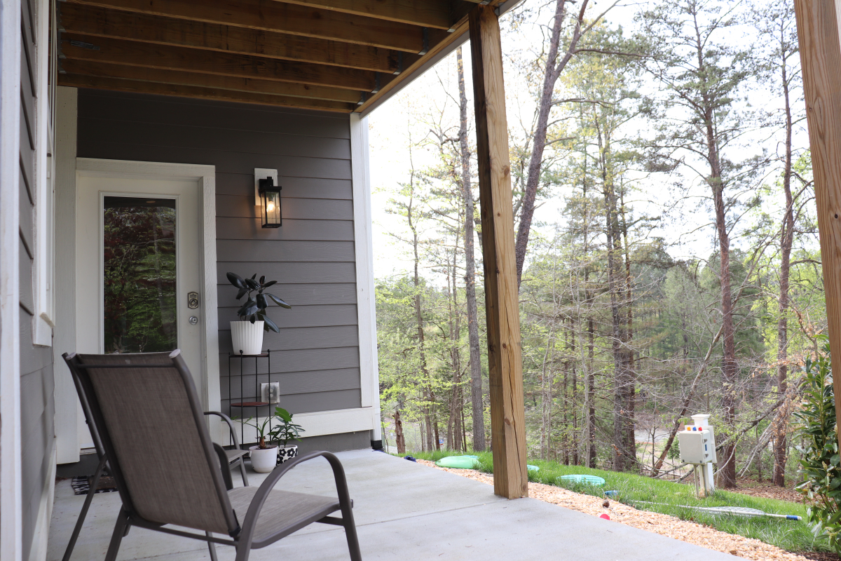 Gorgeous 1200 sq. ft. apartment surrounded by trees