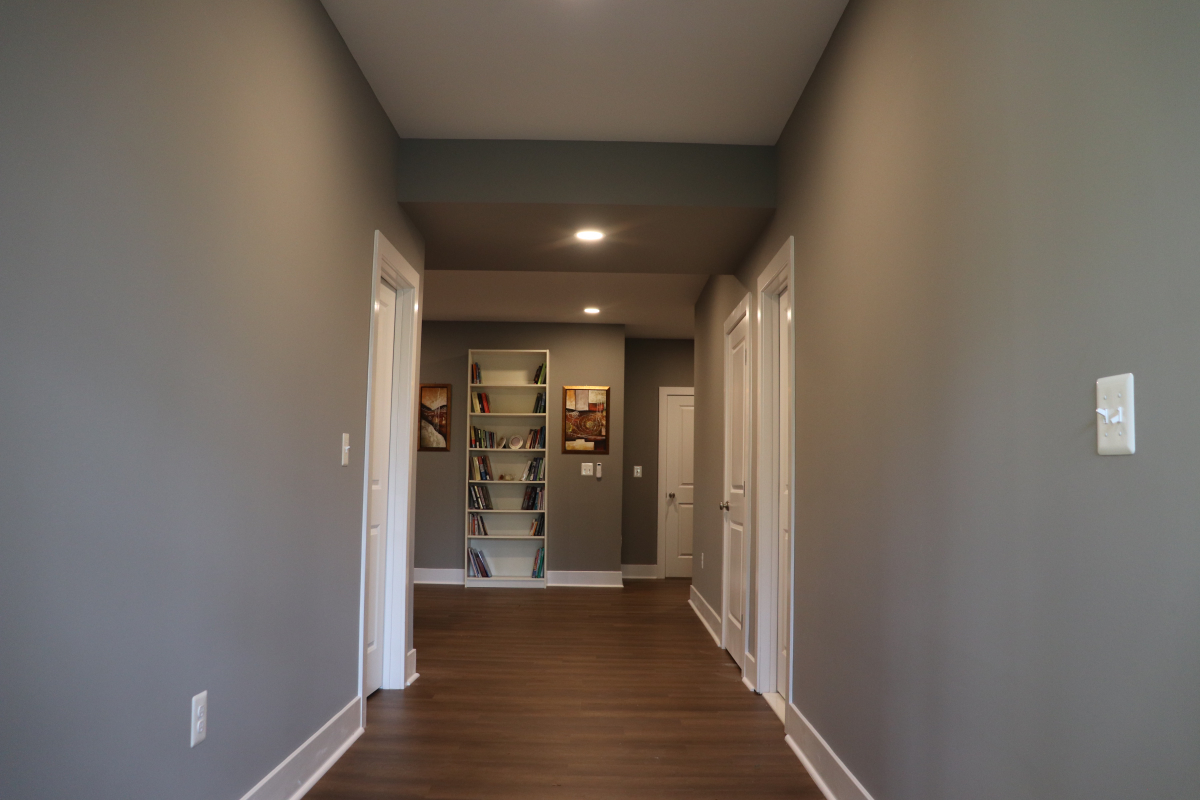 Gorgeous 1200 sq. ft. apartment surrounded by trees - Photo 5