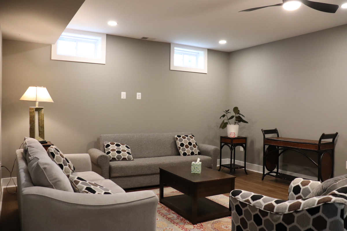 Gorgeous 1200 sq. ft. apartment surrounded by trees - Photo 7