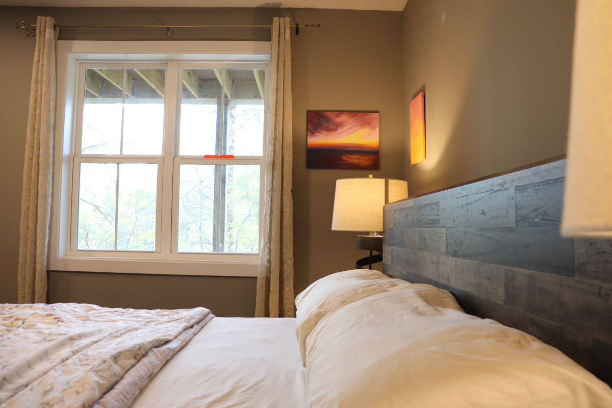 Gorgeous 1200 sq. ft. apartment surrounded by trees - Photo 8