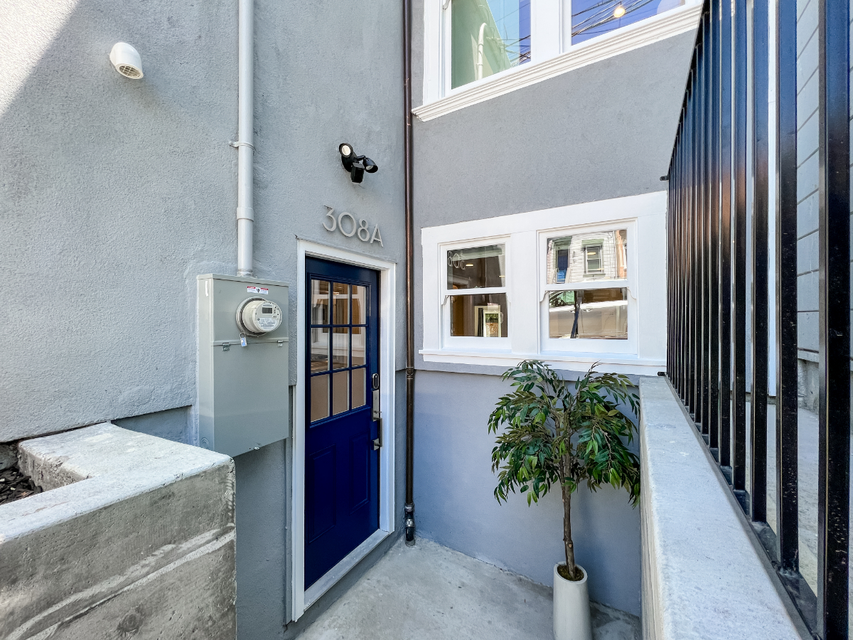 Pristine Bernal 2BR w/ In-Unit W/D & Private Yard - Rare SF Find - Photo 2