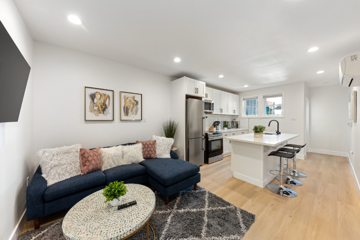 Pristine Bernal 2BR w/ In-Unit W/D & Private Yard - Rare SF Find - Photo 3