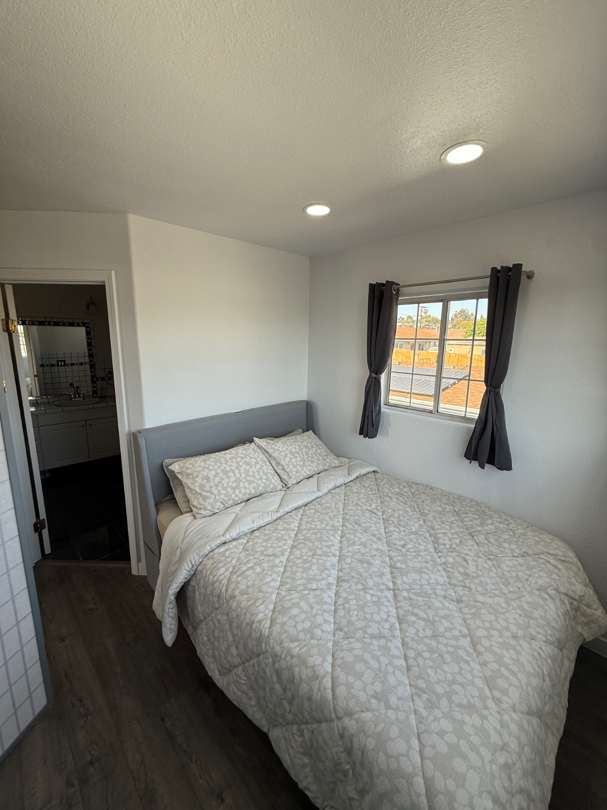 Peaceful Ocean View Apartment - Fully Furnished - Photo 3
