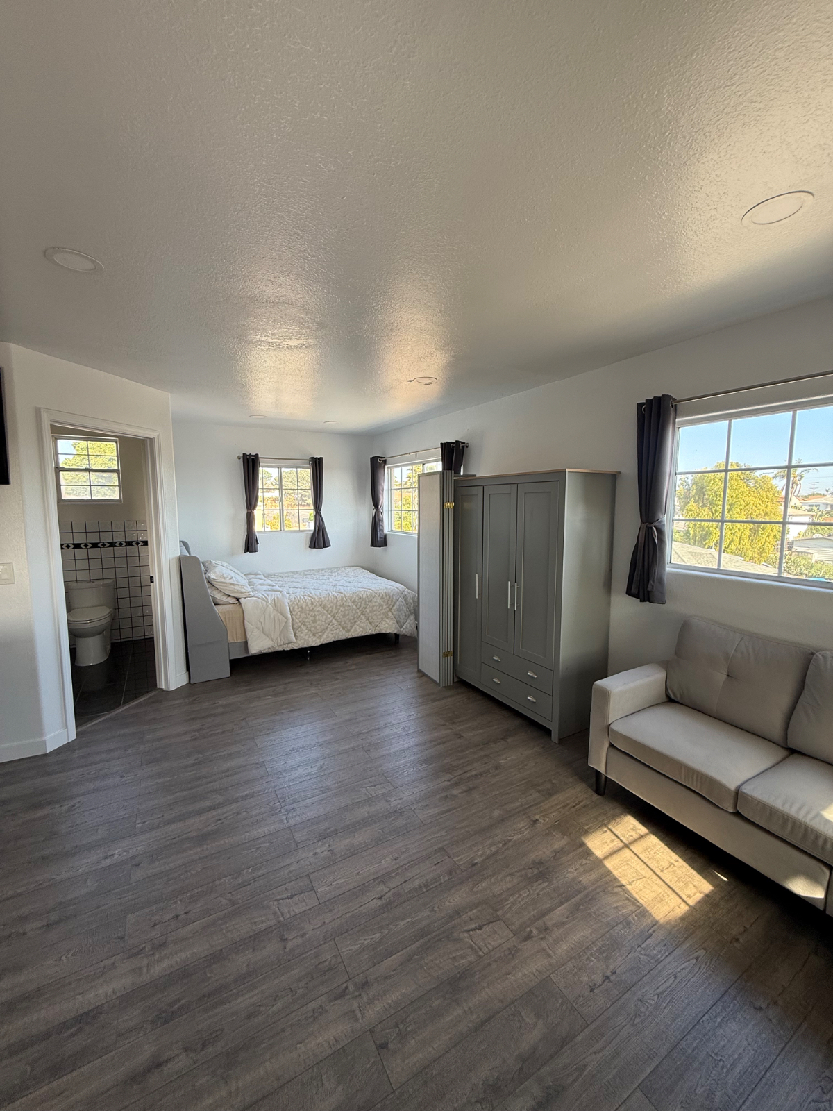 Peaceful Ocean View Apartment - Fully Furnished - Photo 2