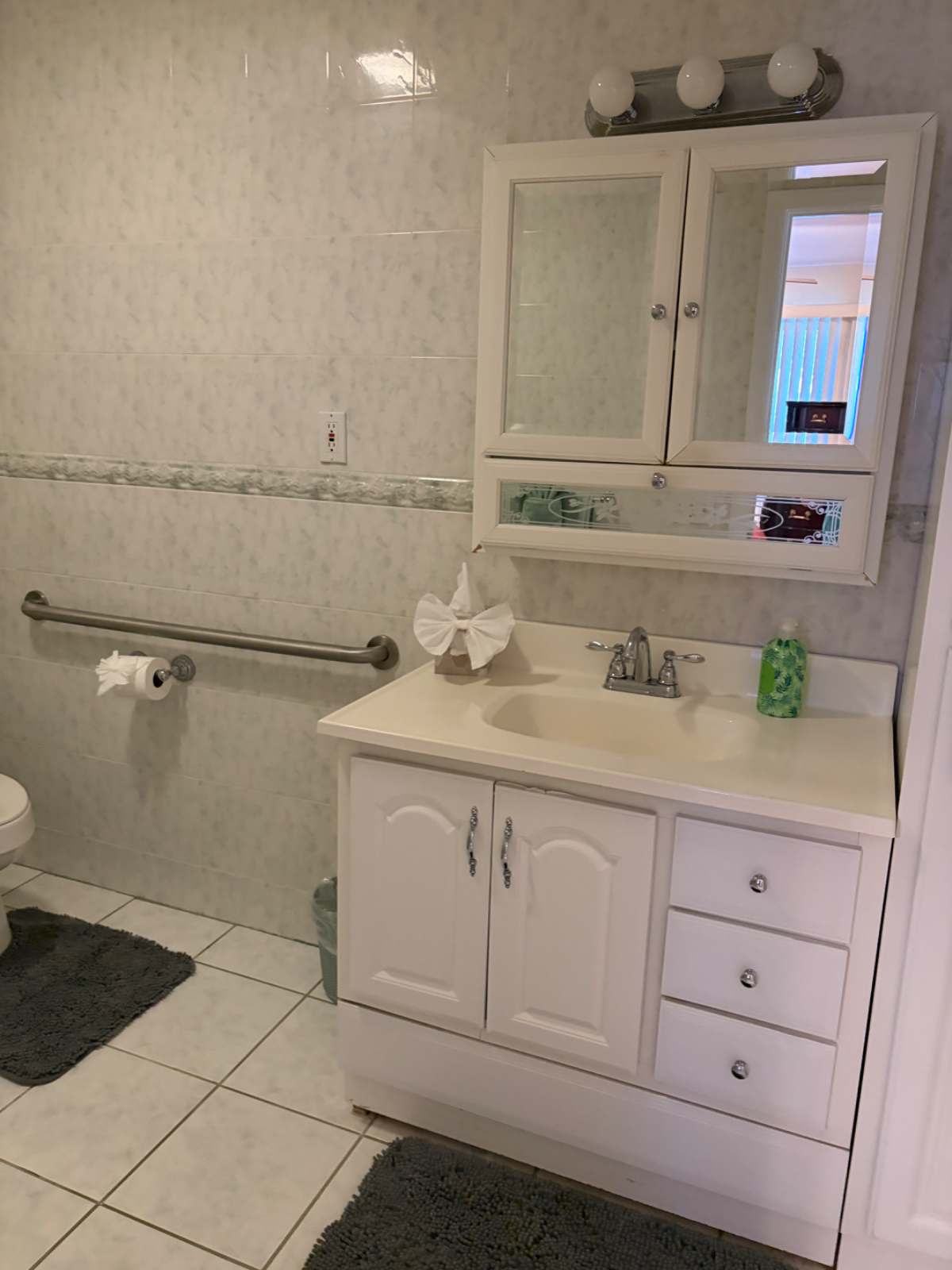 Cozy Apartment near hospitals - Photo 2