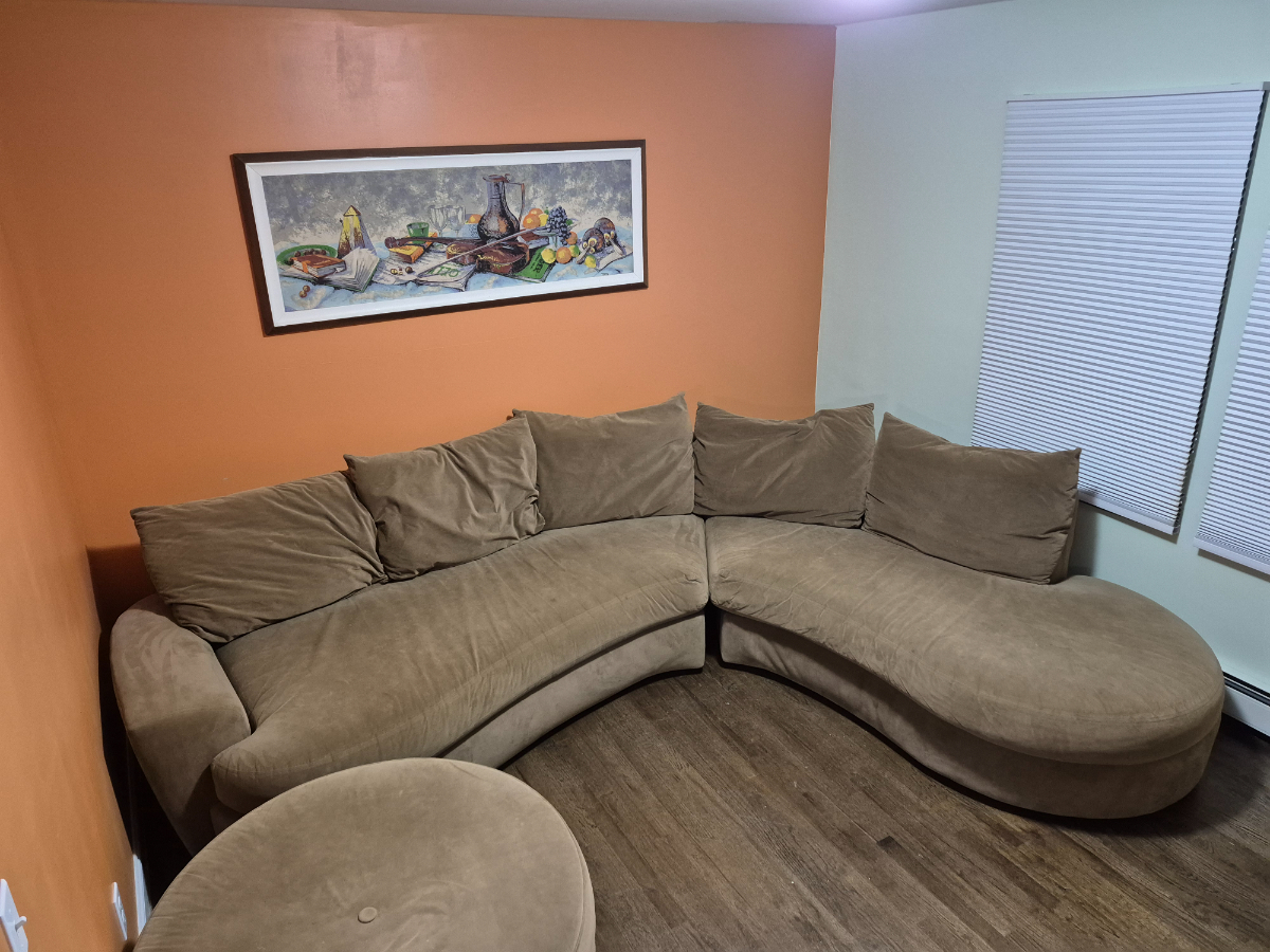 Bright Second-Story Rooms with Shared Living Spaces & Parking - Photo 2
