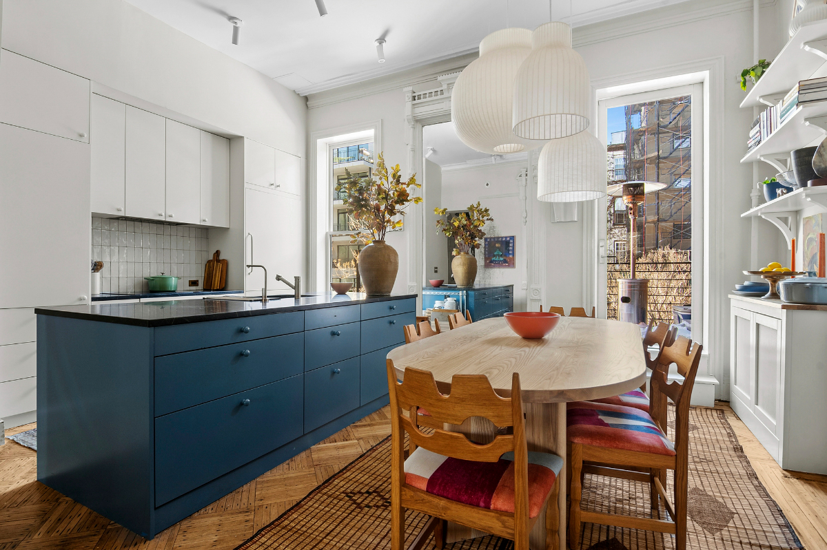 Stunning Designer BedStuy Brownstone w/Gym and Patio - Photo 4