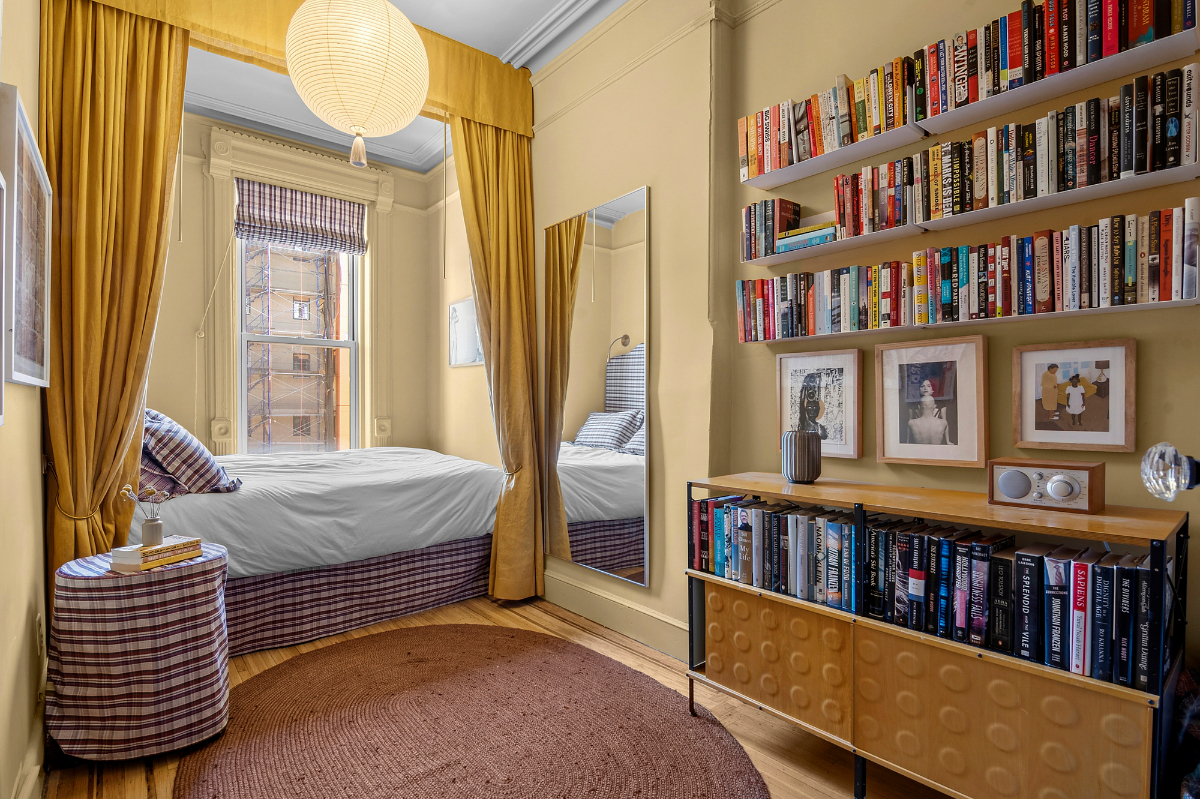 Stunning Designer BedStuy Brownstone w/Gym and Patio - Photo 8