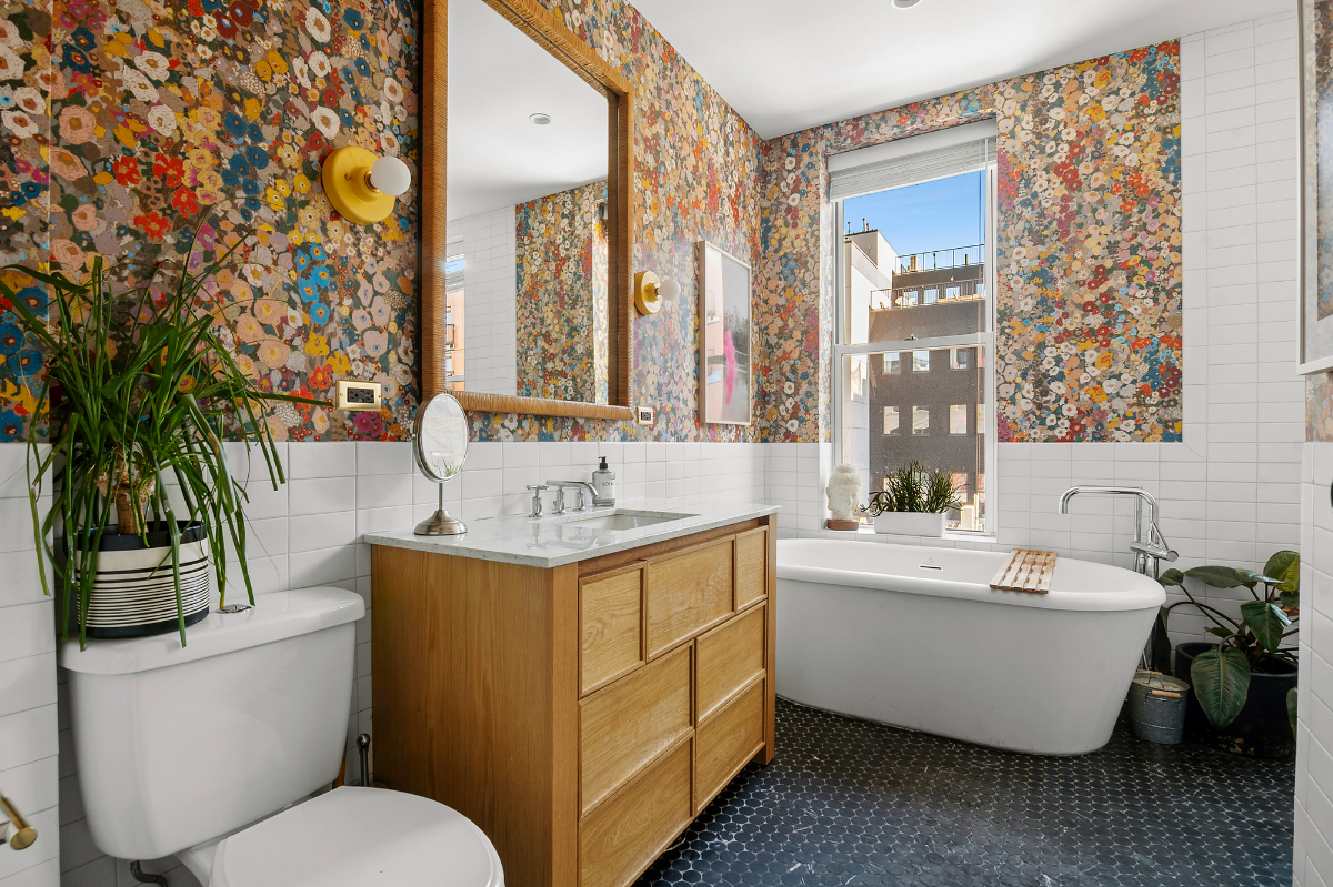 Stunning Designer BedStuy Brownstone w/Gym and Patio - Photo 9