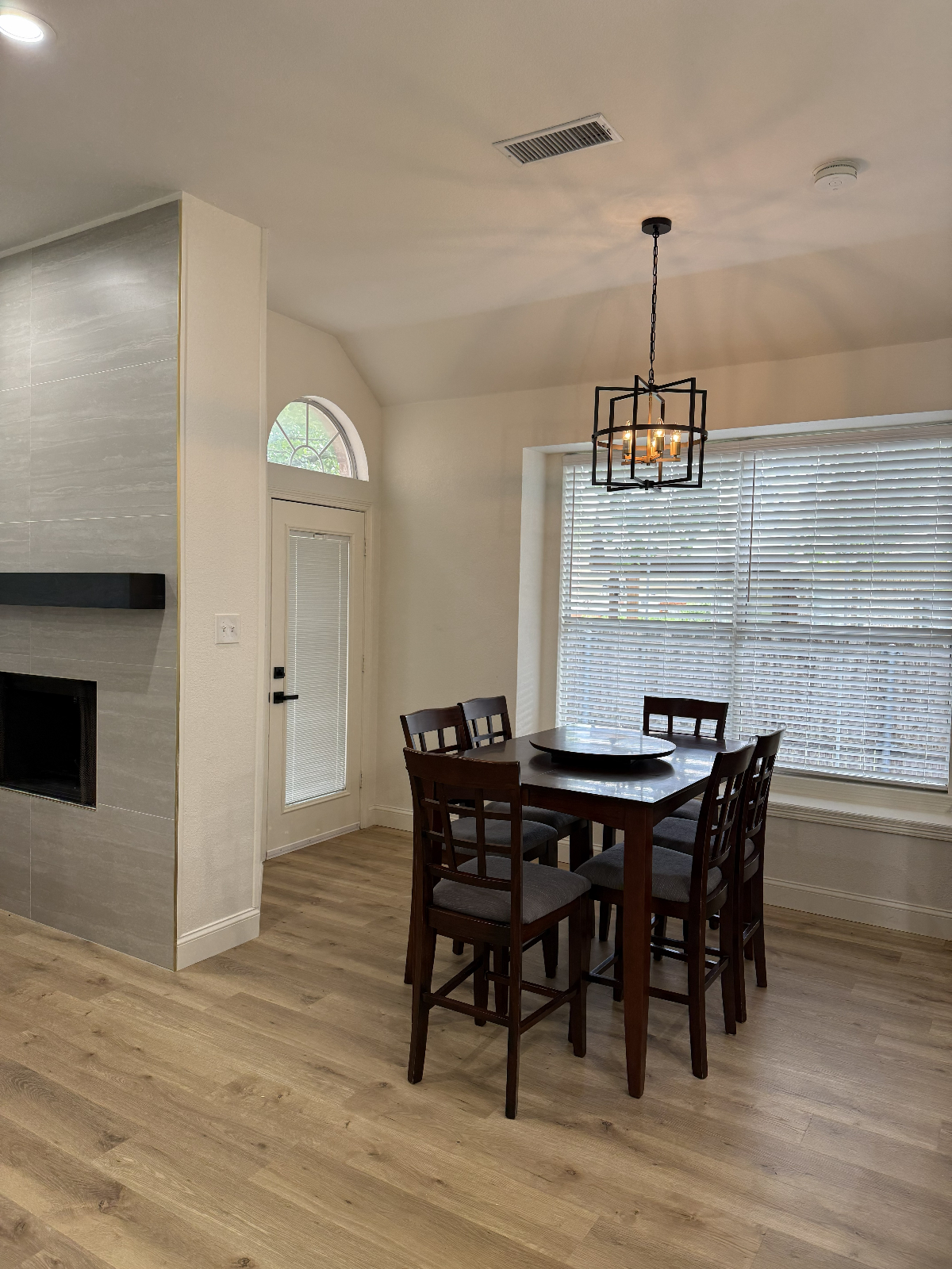 Spacious Fully Furnished 4BR 2.5 BA Home With Office And Fenced Yard - Photo 8