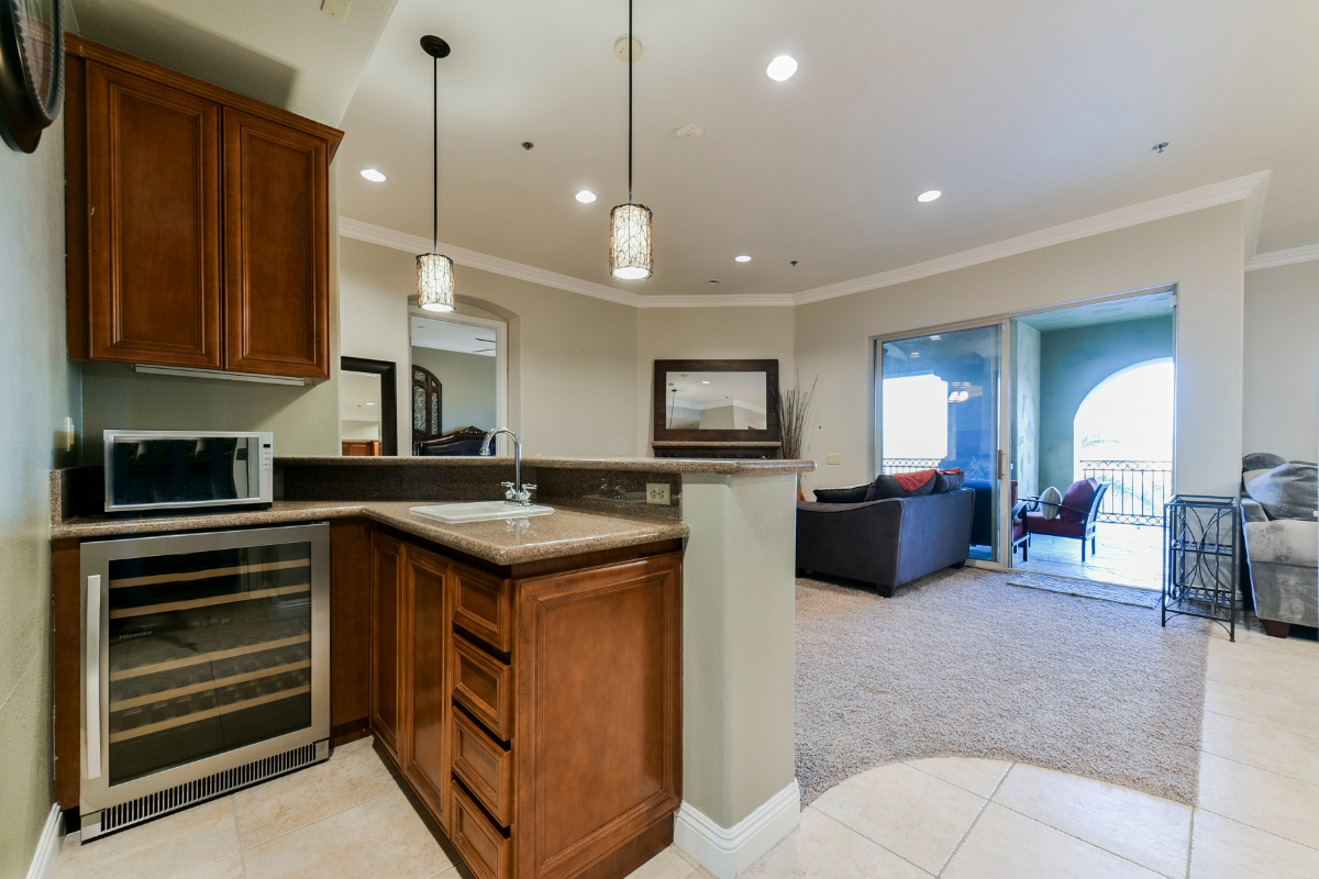 Lake side and Mountain Views Luxury Condo - Photo 4