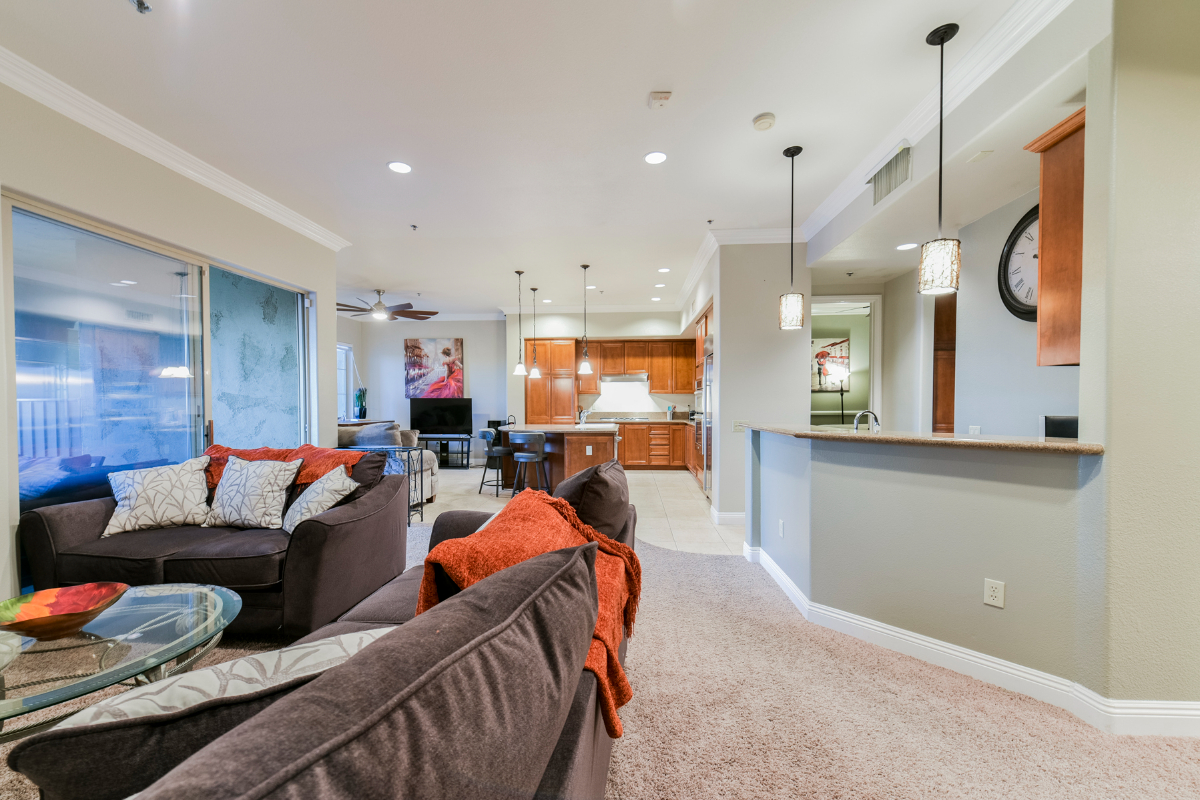 Lake side and Mountain Views Luxury Condo