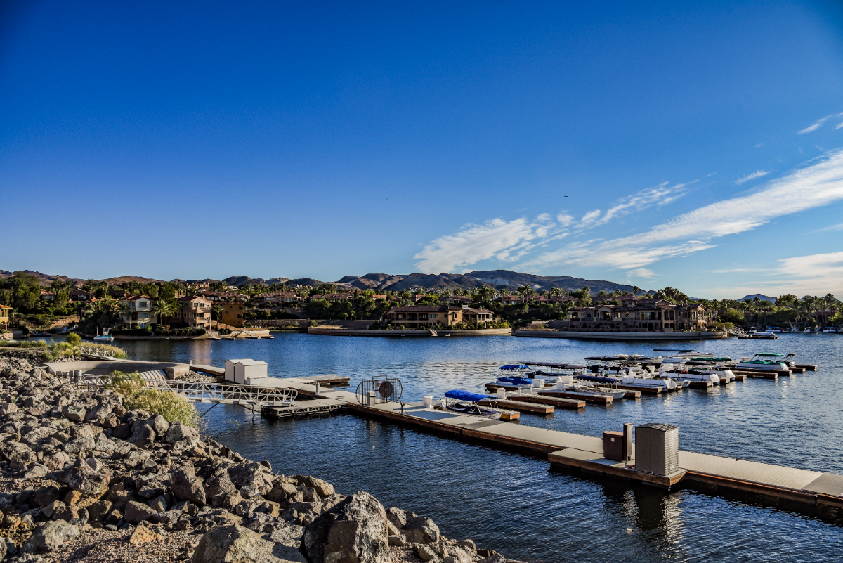 Lake side and Mountain Views Luxury Condo - Photo 9