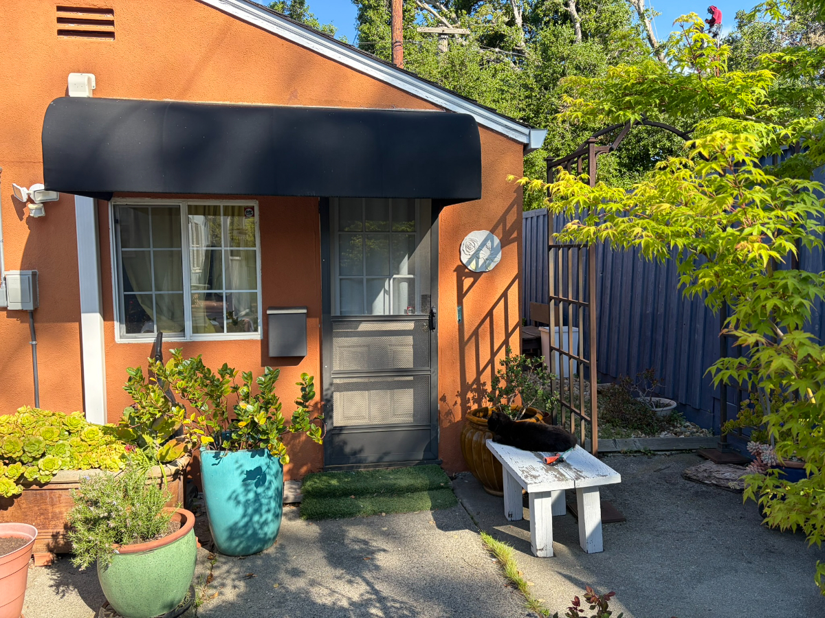 Private Furnished Studio w/ Back Patio - 1 Mile to Sutter/Kaiser - 1Gb WiFi - Photo 2