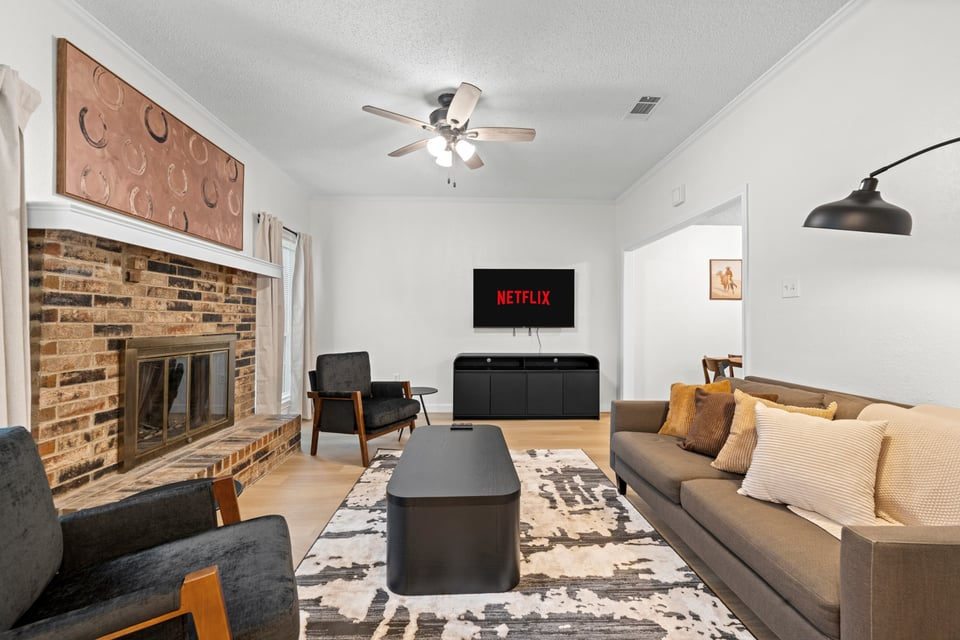 Elevated 3BR Home in Irving Fenced Yard | Pets OK - Photo 2