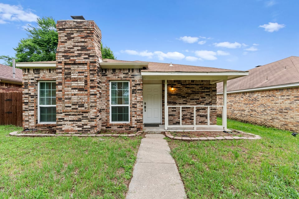Elevated 3BR Home in Irving Fenced Yard | Pets OK - Photo 1