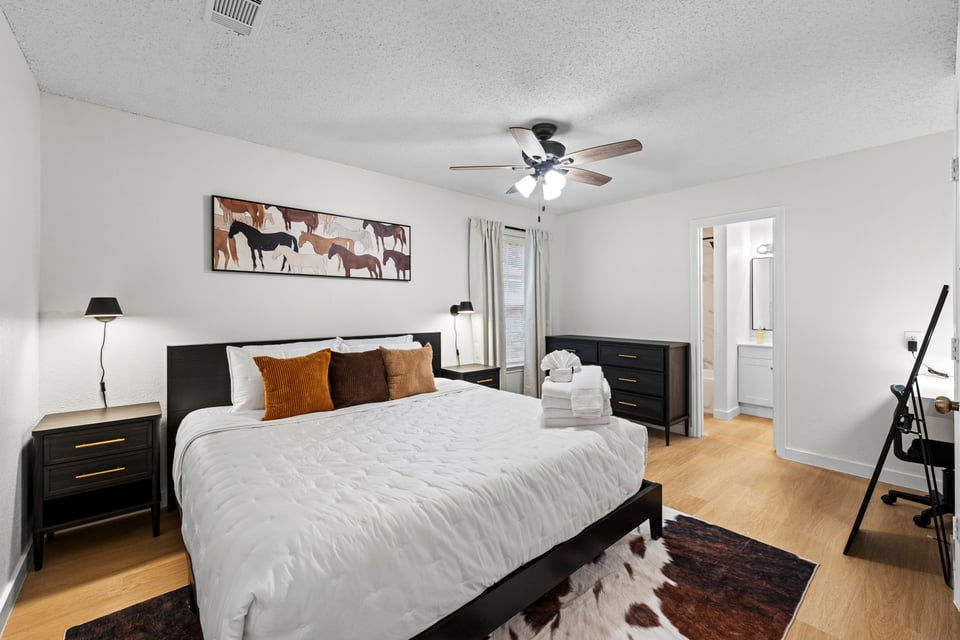 Elevated 3BR Home in Irving Fenced Yard | Pets OK - Photo 3