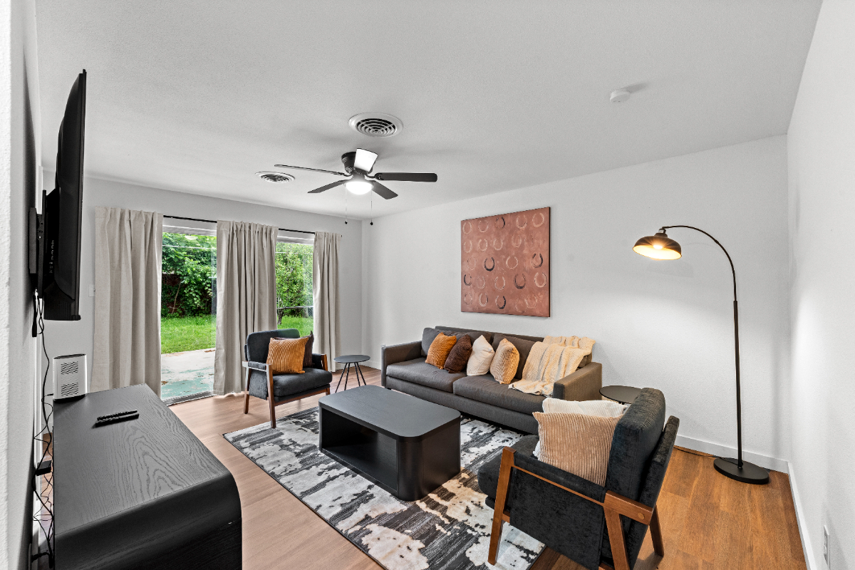 Beautiful 3BR Retreat in Irving Pets Welcome - Photo 1
