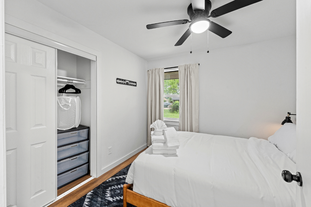 Beautiful 3BR Retreat in Irving Pets Welcome - Photo 5