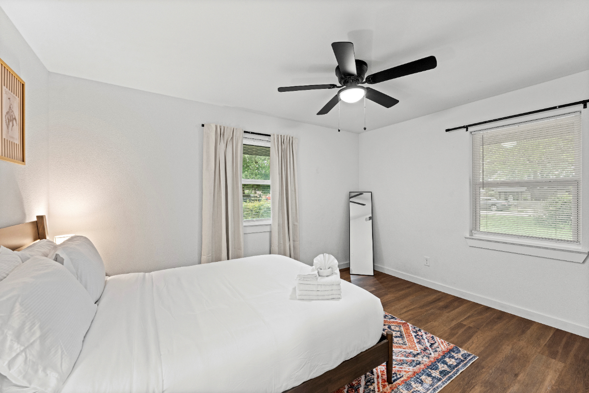 Beautiful 3BR Retreat in Irving  Pets Welcome - Photo 7